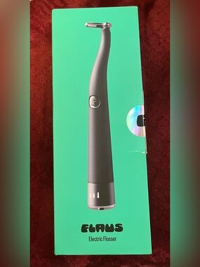 FLAUS Electric Flosser in Black starter kit